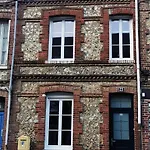 Chez Maupassant 6 A 8 Personnes 费康