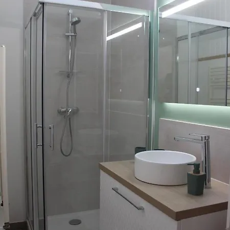 Chez Maupassant 6 A 8 Personnes