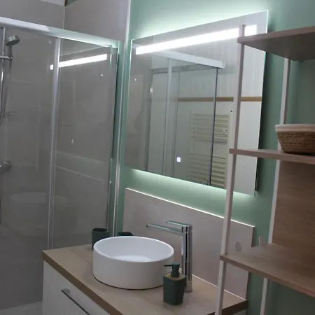 Chez Maupassant 6 A 8 Personnes Fécamp