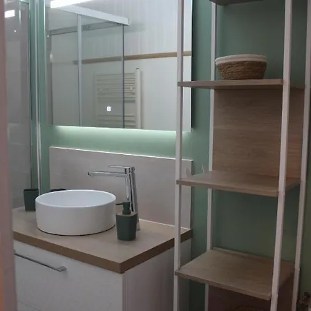 Chez Maupassant 6 A 8 Personnes