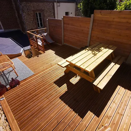 Chez Maupassant 6 A 8 Personnes 费康